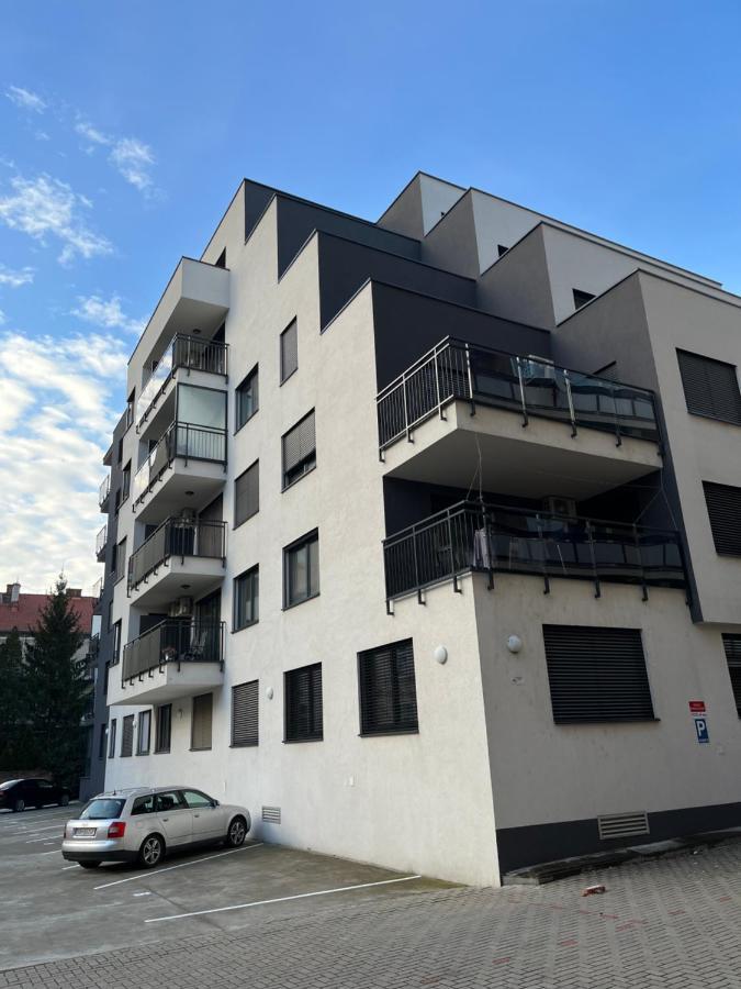 Elegant Escape Apartment II - City Centre Bratislava Extérieur photo