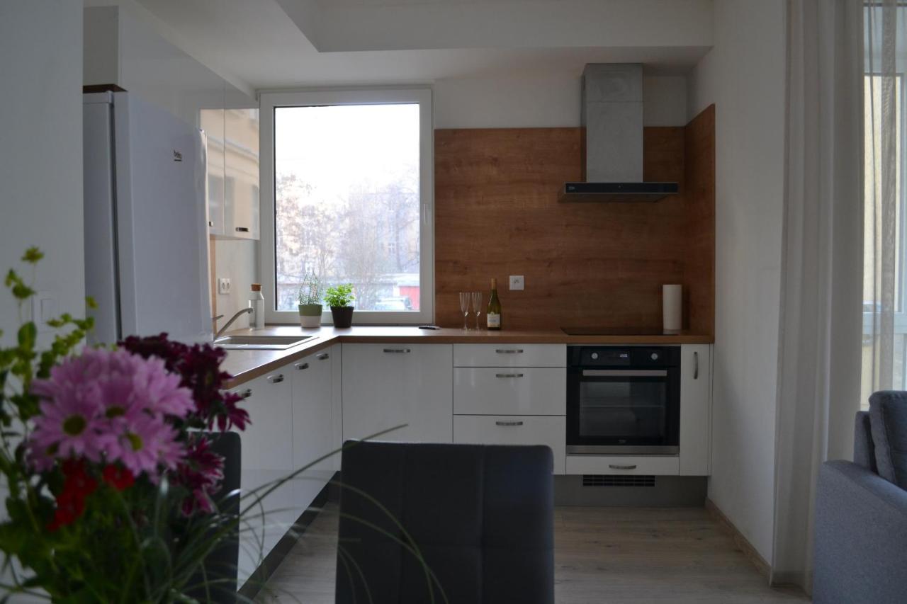 Elegant Escape Apartment II - City Centre Bratislava Extérieur photo