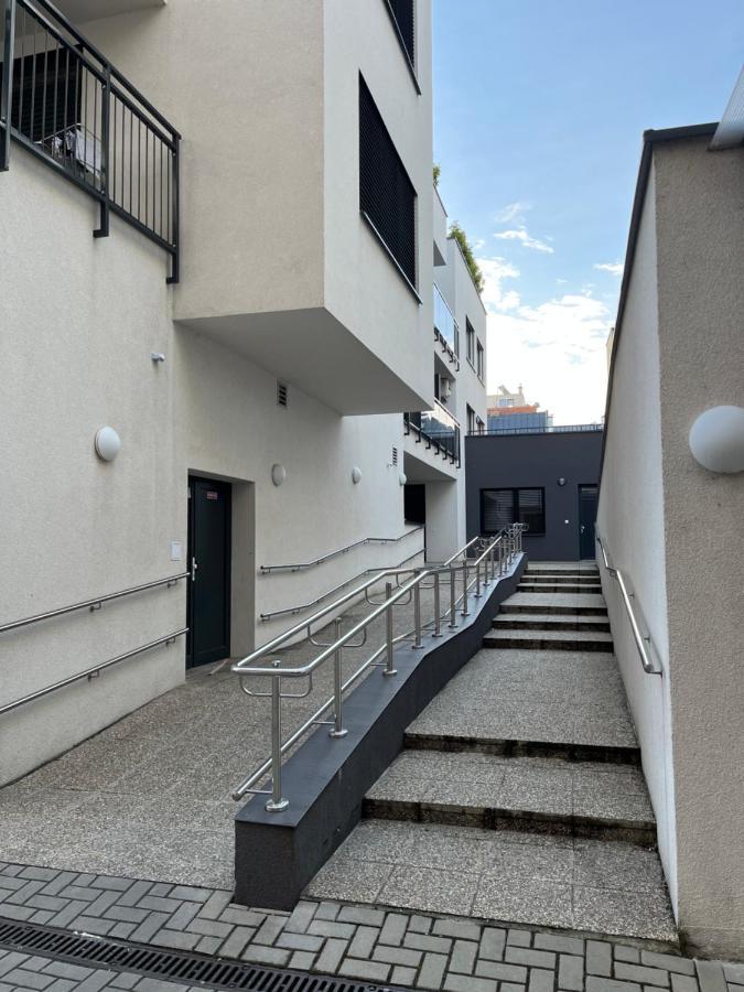 Elegant Escape Apartment II - City Centre Bratislava Extérieur photo